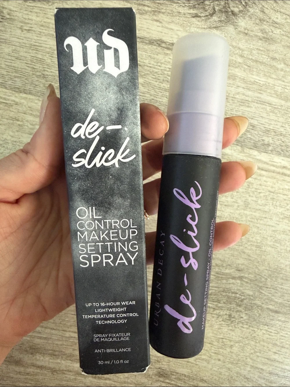 Urban Decay De-Slick Oil Control Setting Spray — Black with Purple Script